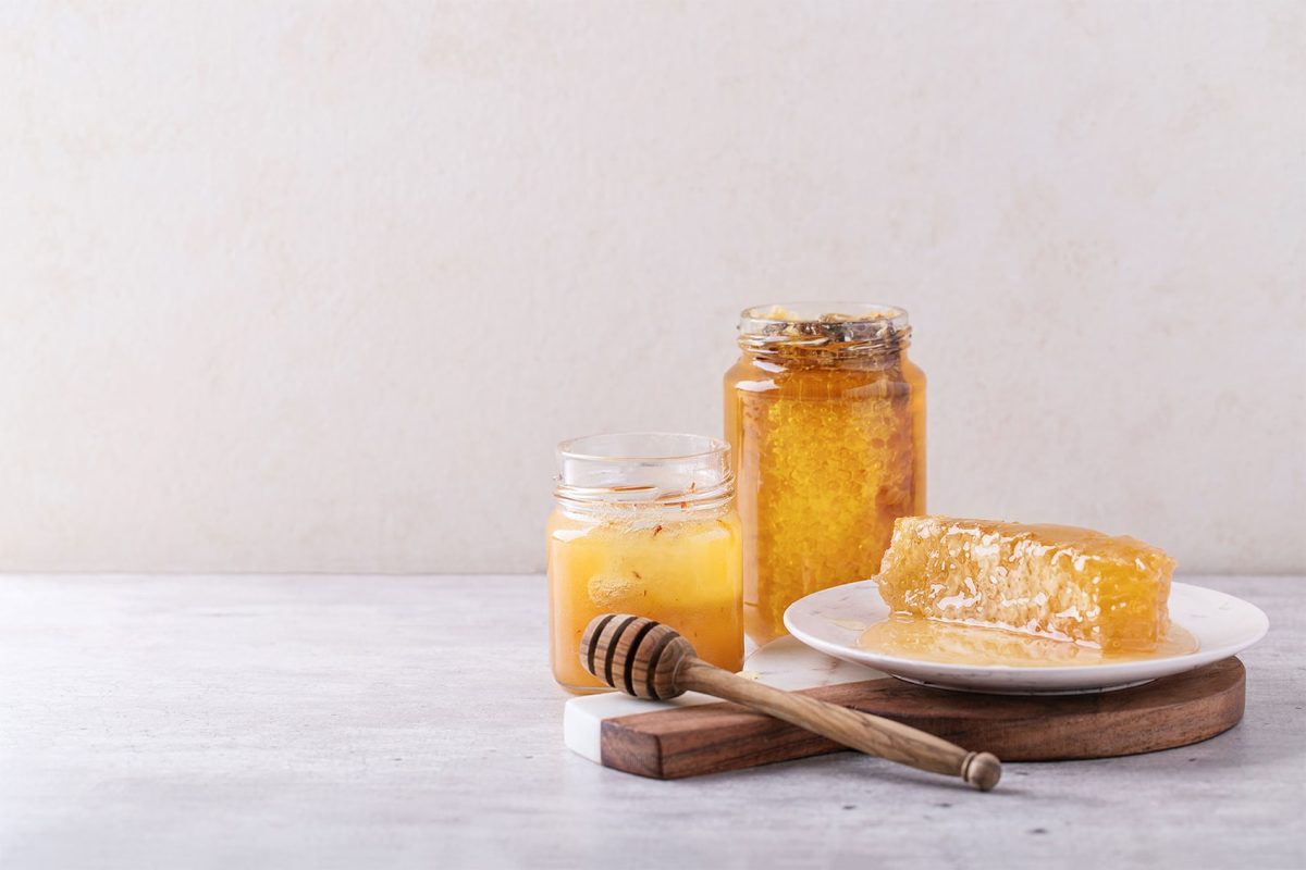 تقویت سیستم ایمنی بدن با عسل طبیعی | درمانی ساده و موثر 2 honey in jar with honeycomb 2021 08 26 18 55 31 FBTZPD8 a 1 min